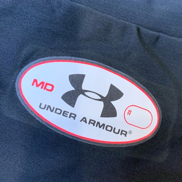 BNWT Men’s Under Armour black compression heat gear™️ short sleeve logo t-shirt. - Picture 10 of 10